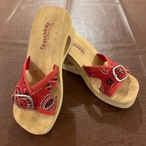 Vintage Y2K Skechers Red Bandana Chunky Platform Sandals Slides Buckle Size 6